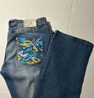 VTG Y2K 00s Rocawear Low Rise Blue Denim Jeans Embroidered Pockets Women’s 33x33